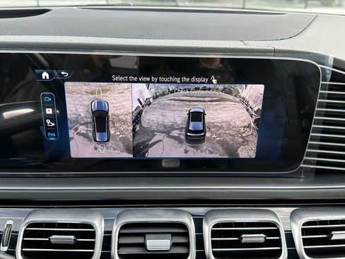 Used 2026 Mercedes-Benz GLS 580 4MATIC image 32