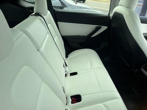 Used 2021 Tesla Model Y Long Range AWD/4WD image 21