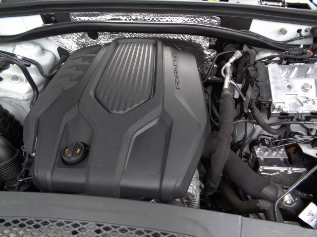 Used 2024 Porsche Macan Turbo AWD/4WD image 19