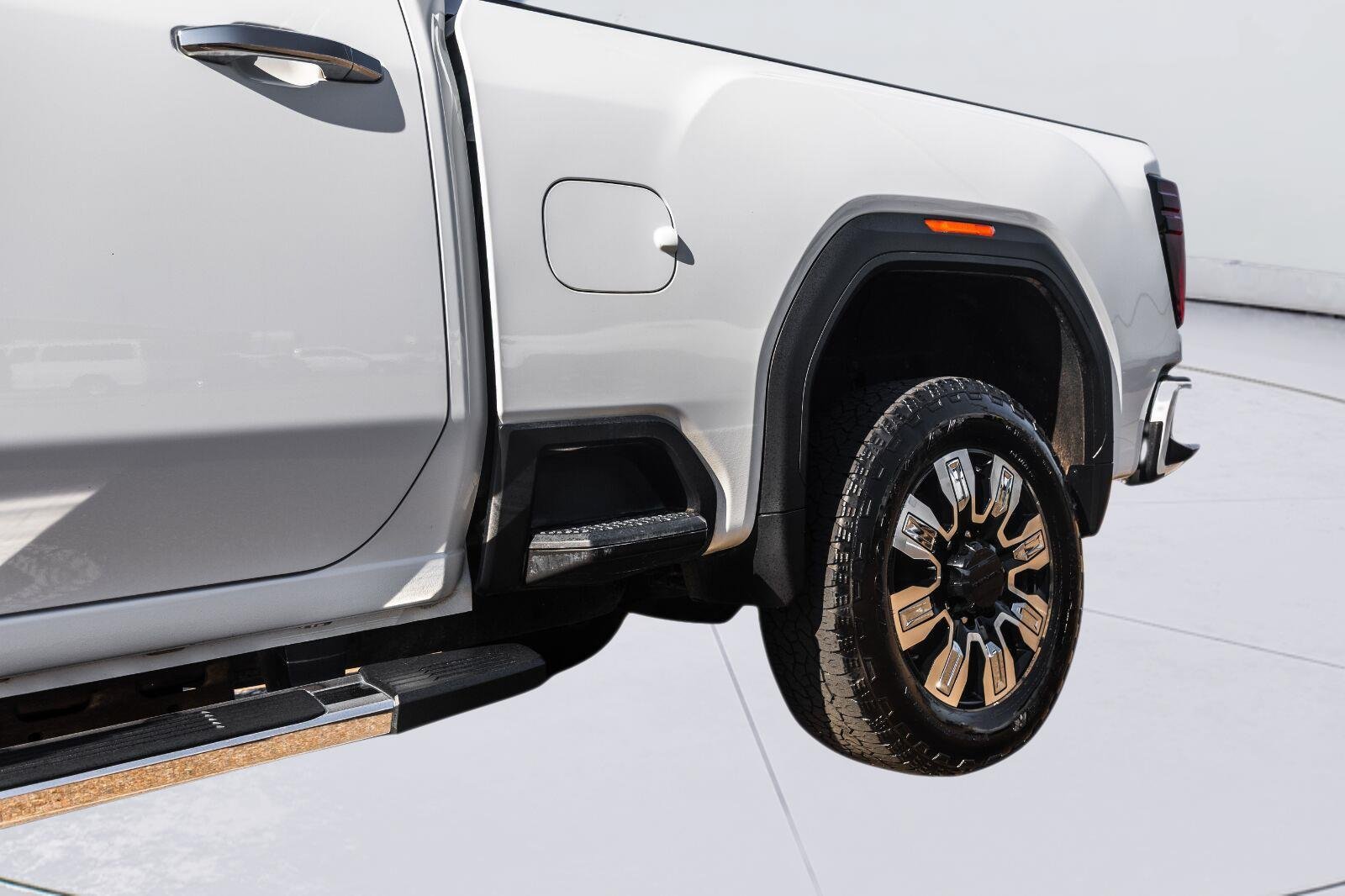 Used 2024 GMC Sierra 2500 Denali w/ Denali Reserve Package AWD/4WD image 8