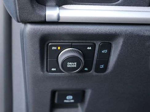 Certified 2025 Ford Expedition Active AWD/4WD image 31