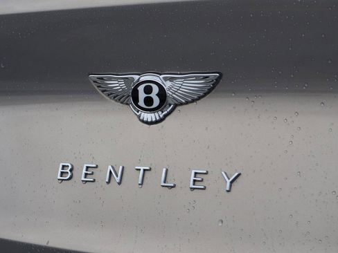 Used 2023 Bentley Bentayga Plug-In Hybrid AWD/4WD image 8