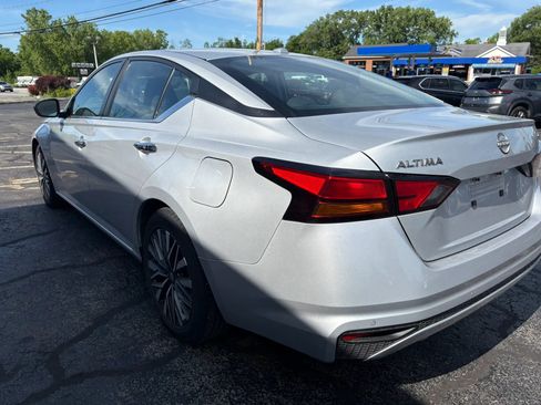 Used 2024 Nissan Altima 2.5 SV FWD image 5