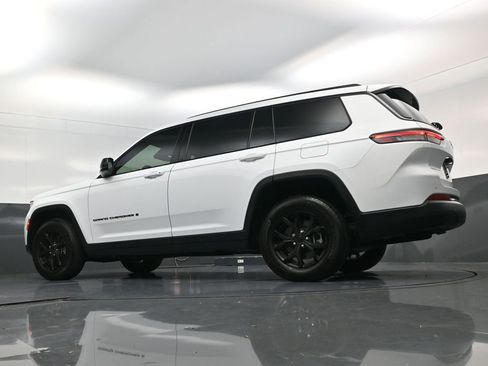 Used 2025 Jeep Grand Cherokee L Altitude RWD image 19