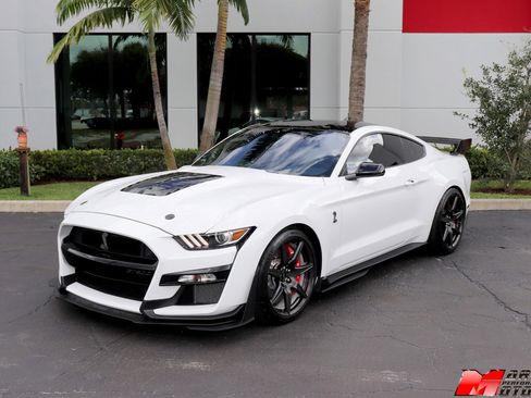 Used 2020 Ford Mustang Shelby GT500 w/ Carbon Fiber Track Pack image 2