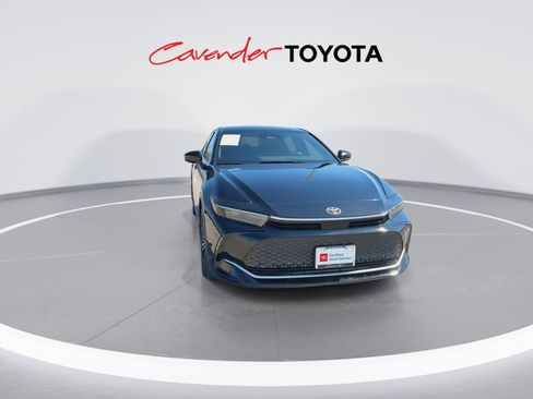 Certified 2023 Toyota Crown XLE image 3