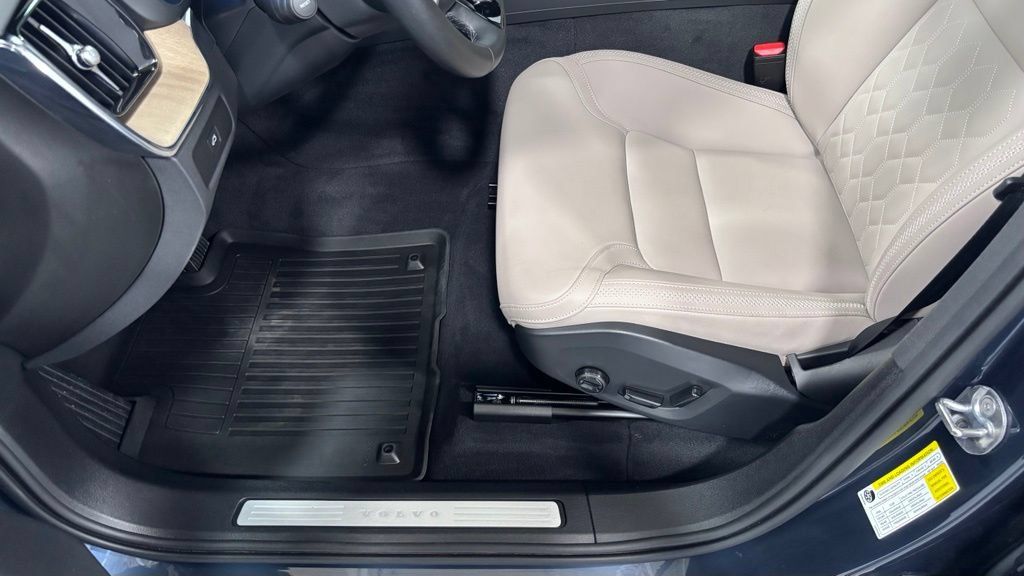 Certified 2026 Volvo XC60 B5 Plus AWD/4WD image 11