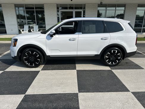 Used 2024 Kia Telluride SX w/ Towing Package FWD image 1