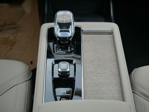 New 2026 Volvo XC90 B6 Plus w/ Protection Package AWD/4WD image 9