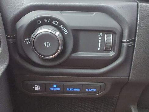 Used 2025 Jeep Wrangler Unlimited Sahara AWD/4WD image 32