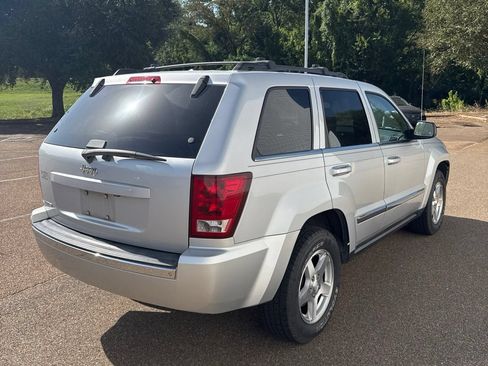 Used 2006 Jeep Grand Cherokee Limited RWD image 16