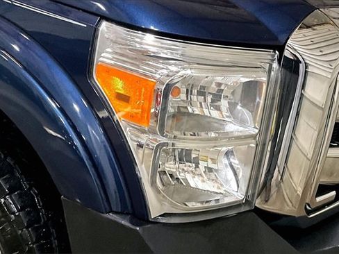 Used 2015 Ford F250 Lariat w/ Lariat Interior Package image 4