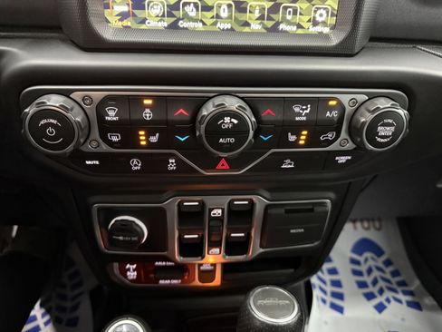 Used 2023 Jeep Gladiator Mojave w/ Dual Top Group image 18