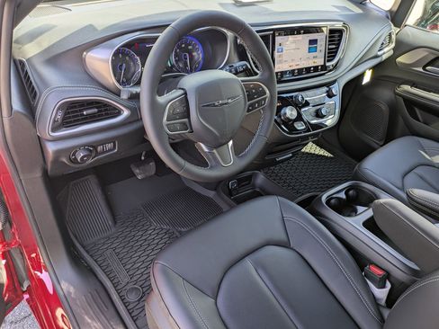 New 2026 Chrysler Pacifica Select FWD image 9