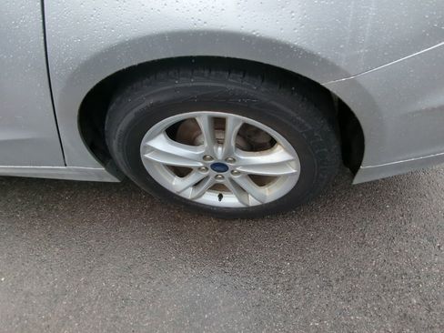 Used 2018 Ford Fusion SE w/ Fusion SE Technology Package image 5