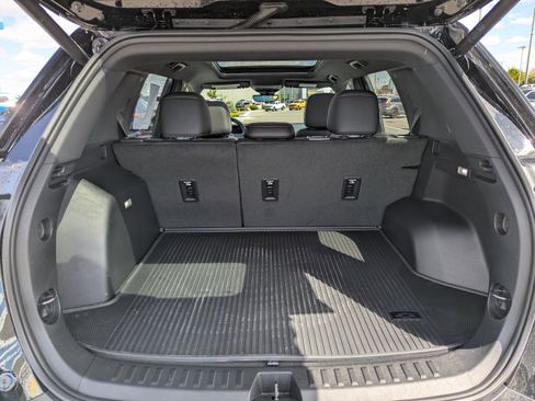 Certified 2026 Chevrolet Equinox RS w/ Convenience Package III image 38