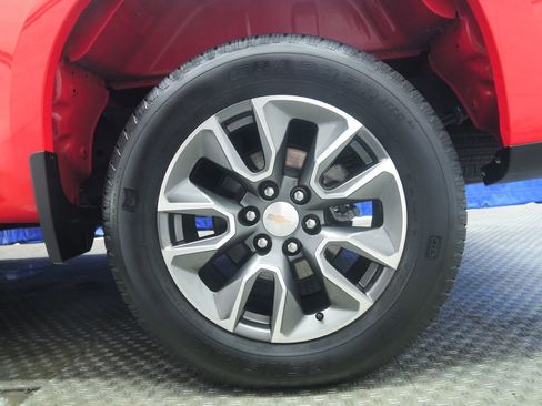 Used 2025 Chevrolet Silverado 1500 LT image 7