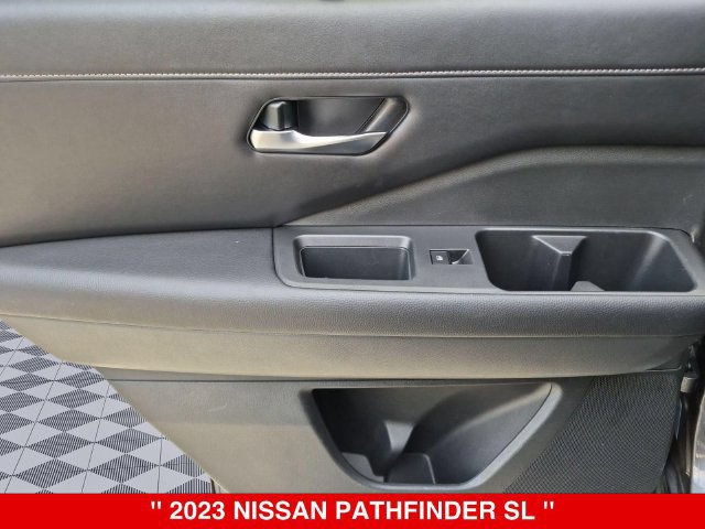 Used 2023 Nissan Pathfinder SL AWD/4WD image 29