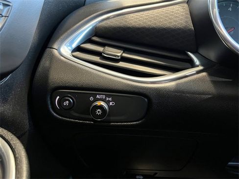 Used 2020 Chevrolet Malibu LT image 17