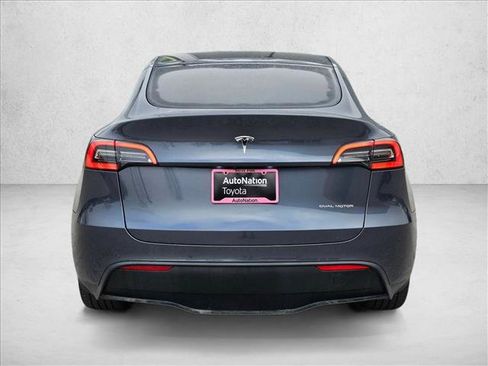 Used 2022 Tesla Model Y Long Range image 7
