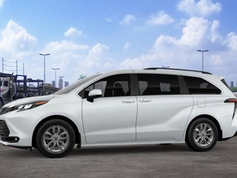 New 2026 Toyota Sienna XLE image 5