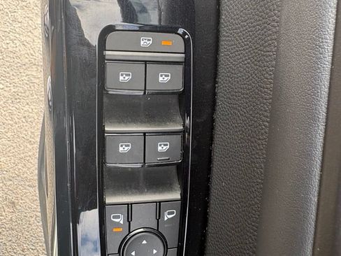 Used 2022 Nissan Pathfinder S AWD/4WD image 13