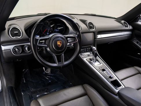 Used 2017 Porsche 718 Boxster image 11