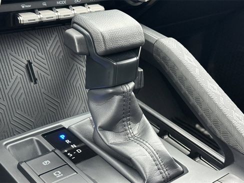 Used 2025 Toyota Tacoma SR image 18