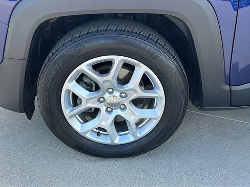 Used 2018 Jeep Renegade Latitude w/ Popular Equipment Group image 6