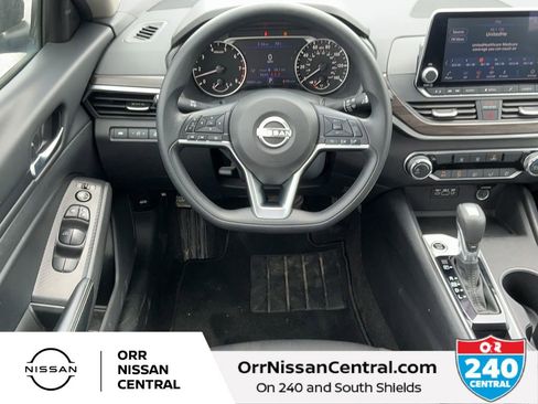 Used 2025 Nissan Altima 2.5 SV FWD image 14