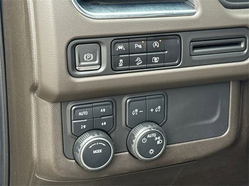 Used 2023 Chevrolet Tahoe Z71 w/ Luxury Package image 22