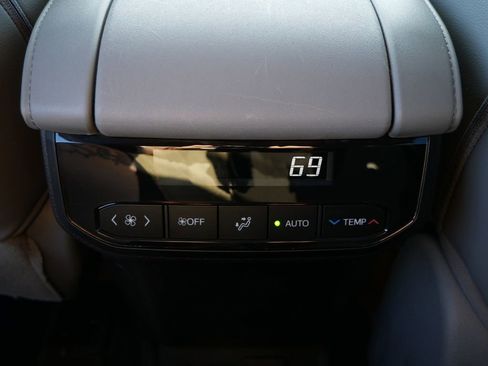 Used 2021 Toyota Highlander Limited AWD/4WD image 13