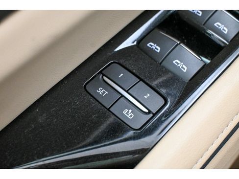 Used 2024 Cadillac Escalade Premium Luxury AWD/4WD image 41