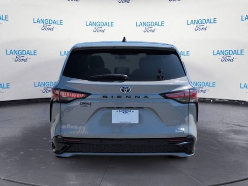 Used 2024 Toyota Sienna XSE image 8