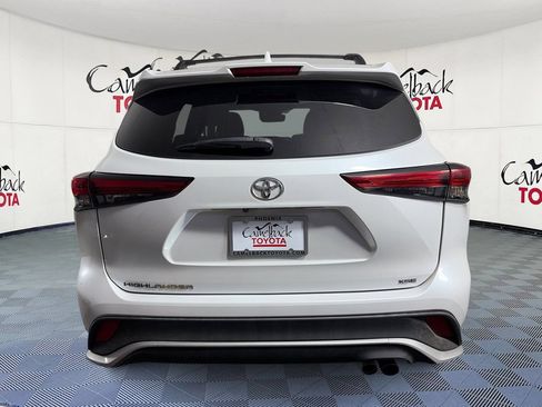 Used 2023 Toyota Highlander XSE FWD image 6