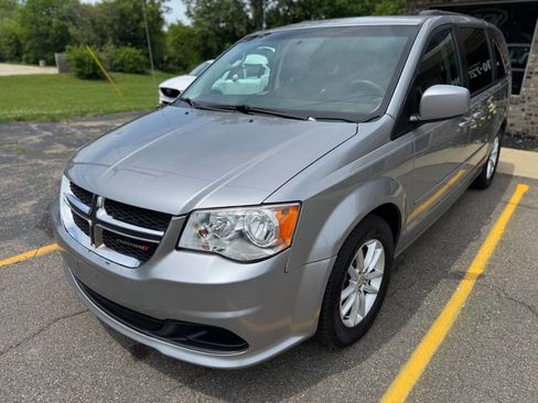 Used 2016 Dodge Grand Caravan SXT image 6