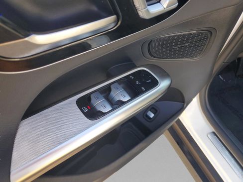 Used 2025 Mercedes-Benz GLC 300 image 21