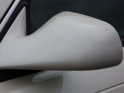 Used 2001 Lincoln Continental image 17