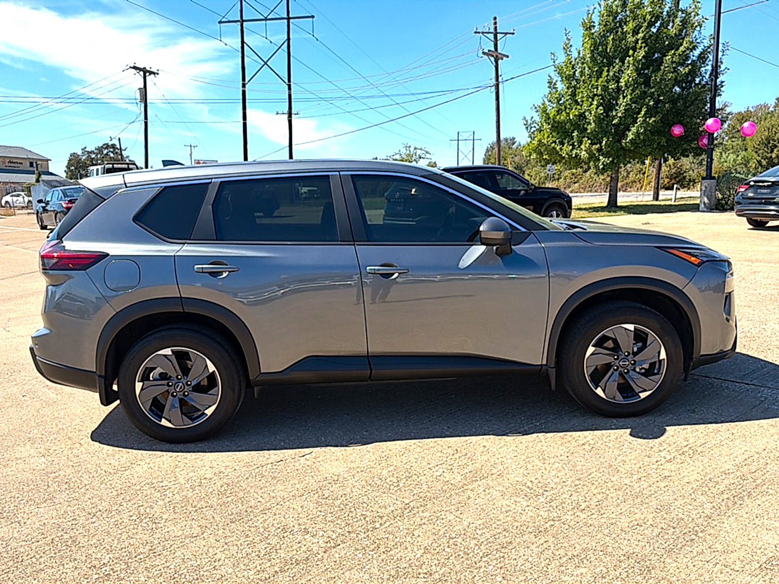 Used 2025 Nissan Rogue SV FWD image 4