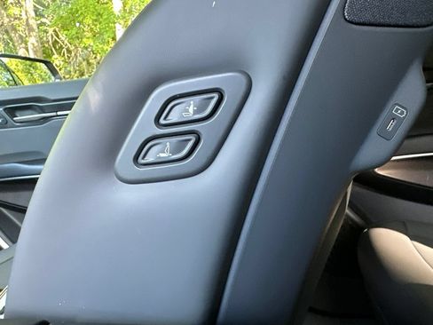 Used 2024 Kia EV9 Light Long Range RWD image 8
