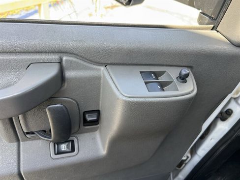 Used 2021 GMC Savana 3500 Extended w/ Power Convenience Package RWD image 10