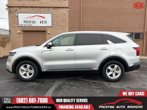 Used 2022 Kia Sorento LX image 1