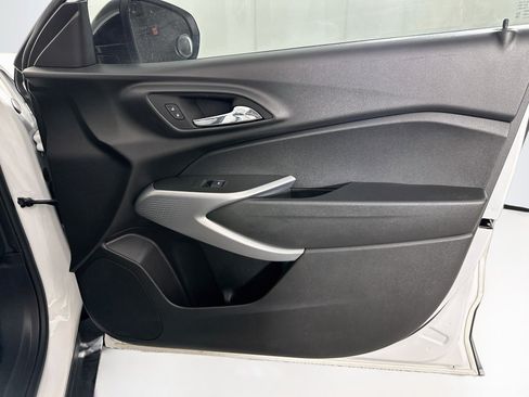 Used 2025 Chevrolet Trax RS w/ Driver Confidence Package FWD image 30