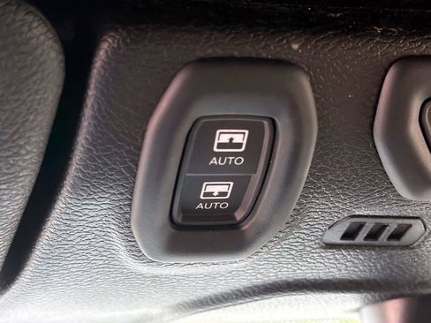 Used 2022 Jeep Wrangler Unlimited Sahara w/ Cold Weather Group AWD/4WD image 22