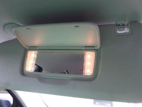 Used 2021 Chevrolet Traverse LT image 28