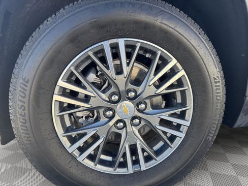 Used 2025 Chevrolet Traverse LT w/ Enhanced Driving Package image 9