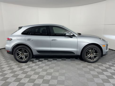 Certified 2020 Porsche Macan image 8