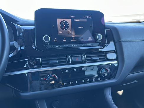 Used 2025 Nissan Pathfinder SV image 32