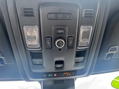 Used 2024 GMC Yukon XL SLT w/ SLT Luxury Package AWD/4WD image 30