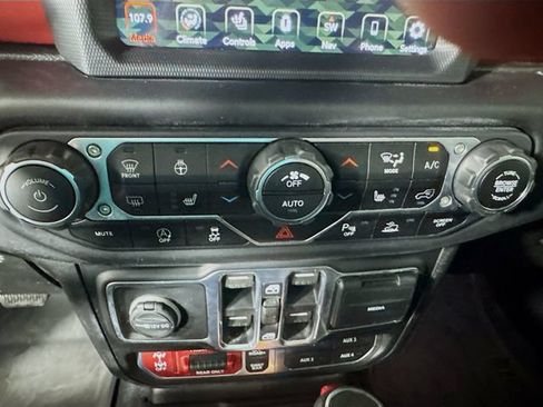 Used 2020 Jeep Gladiator Rubicon w/ Dual Top Group AWD/4WD image 17